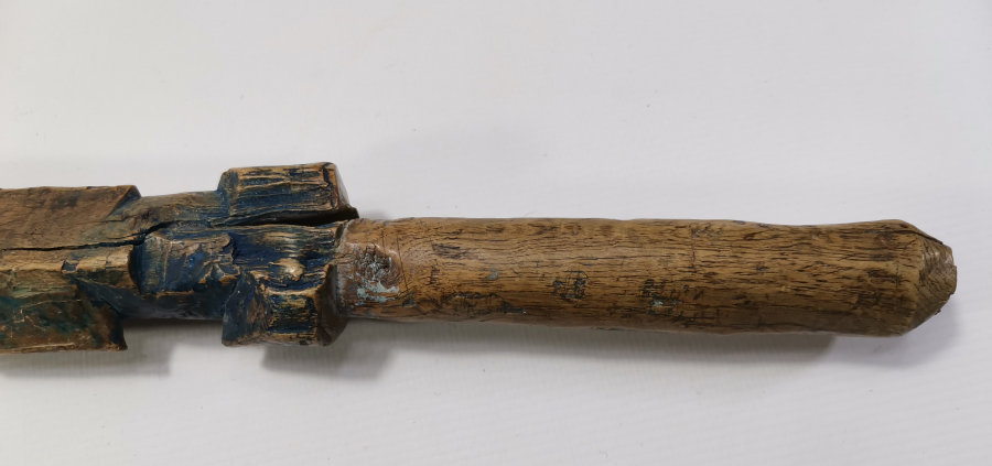 YALMANLI PALA FORMUNDA YAPILMIŞ AHŞAP OYUNCAK KILIÇ