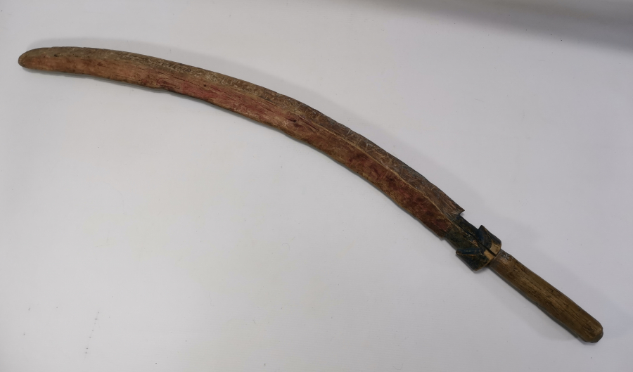 YALMANLI PALA FORMUNDA YAPILMIŞ AHŞAP OYUNCAK KILIÇ