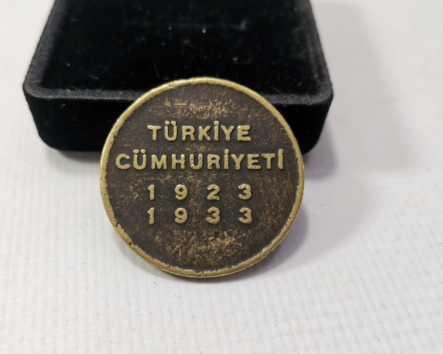 CUMHURİYETİN 10. YIL MADALYONU