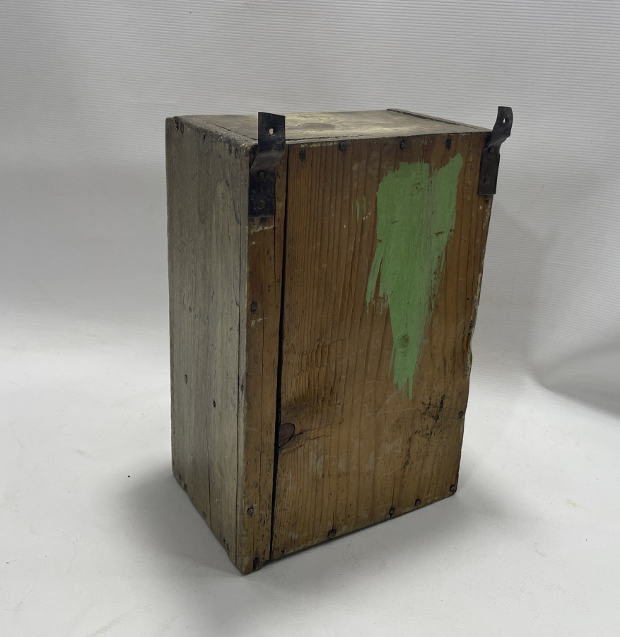 CUMHURİYET BAŞLARI EL YAPIMI AHŞAP İLK YARDIM KUTUSU