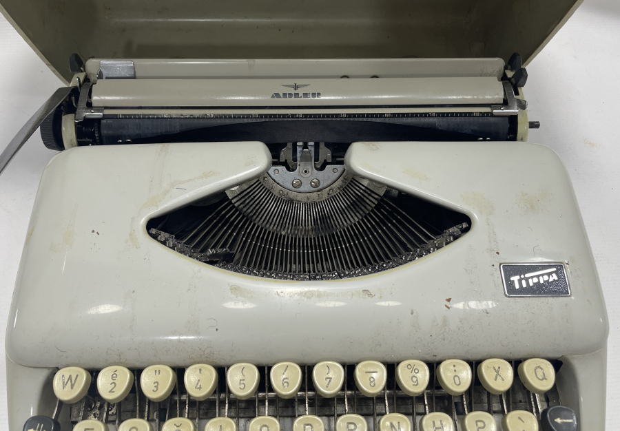 ORJİNAL KUTUSUNDA ANTİKA KATİP DAKTİLOSU