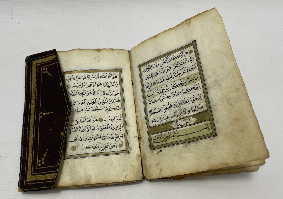 OSMANLI DÖNEMİ TEZHİPLİ EL YAZMA ENAM-I ŞERİF