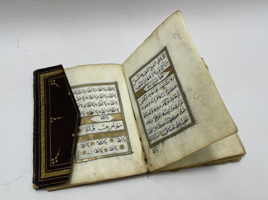 OSMANLI DÖNEMİ TEZHİPLİ EL YAZMA ENAM-I ŞERİF