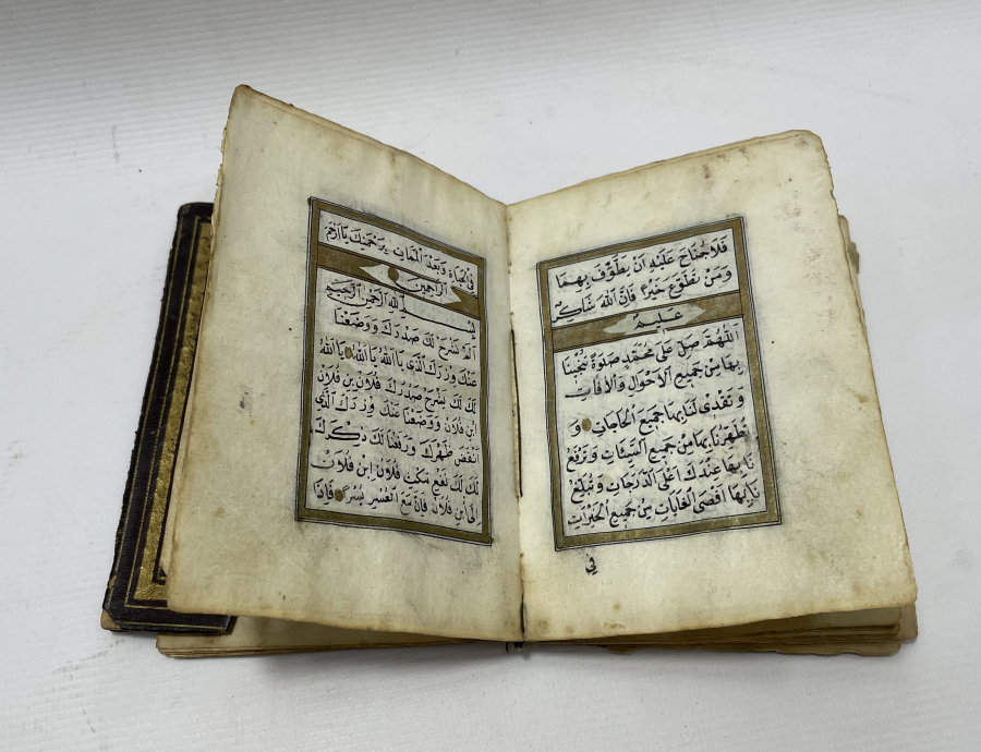 OSMANLI DÖNEMİ TEZHİPLİ EL YAZMA ENAM-I ŞERİF