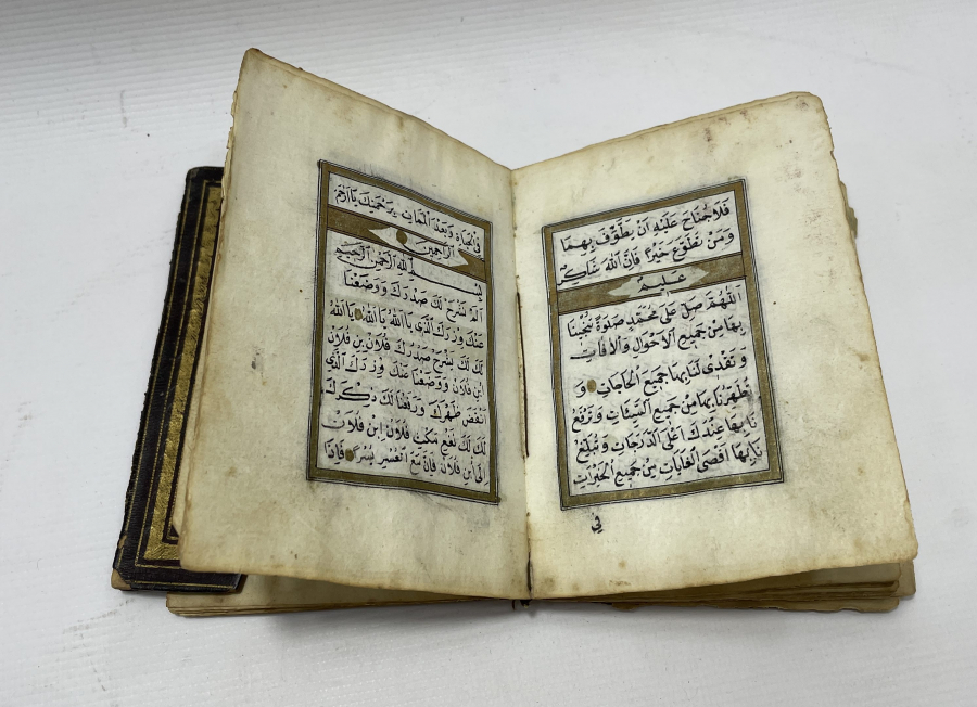 OSMANLI DÖNEMİ TEZHİPLİ EL YAZMA ENAM-I ŞERİF