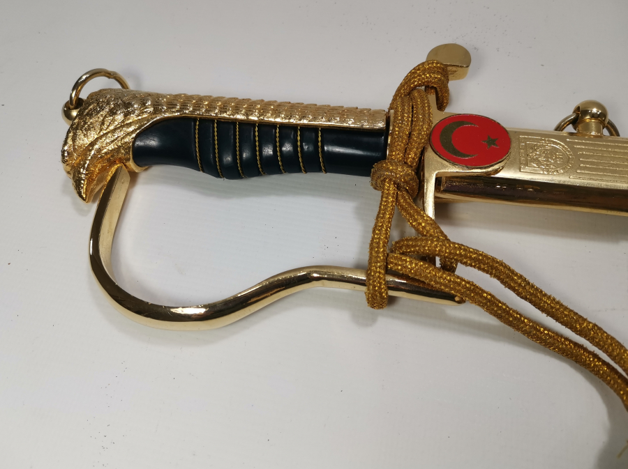 ÇİL KONDİSYONDA ORJİNAL PÜSKÜLÜ İLE SUBAY KILICI