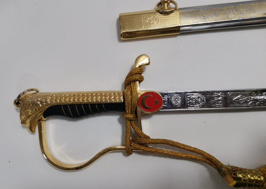 ÇİL KONDİSYONDA ORJİNAL PÜSKÜLÜ İLE SUBAY KILICI