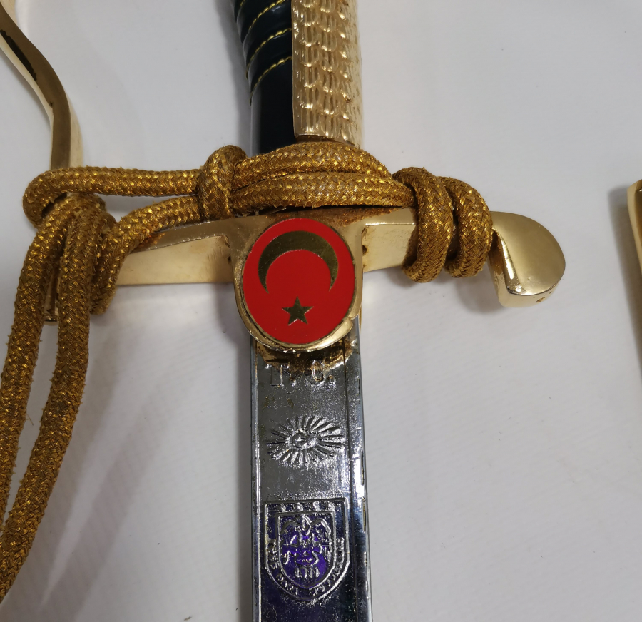 ÇİL KONDİSYONDA ORJİNAL PÜSKÜLÜ İLE SUBAY KILICI