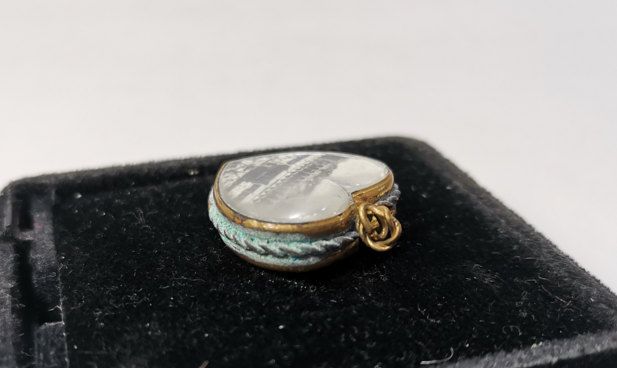 ÜZERİ KABE-İ ŞERİF GÖRSELLİ NADİR KOLYE UCU