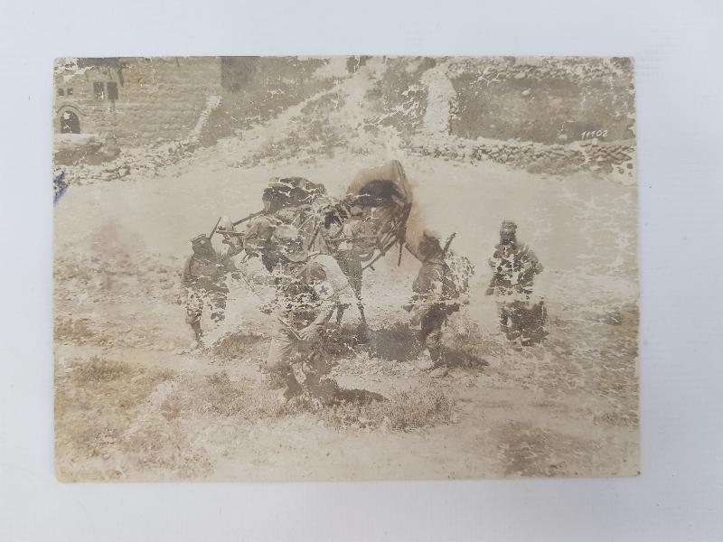 GALİÇYA CEPHESİNDE ALMAN MÜTTEFİKLERİMİZ YARALILARIMIZI TAŞIRKEN