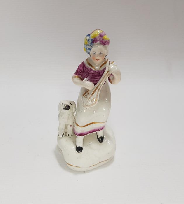 OSMANLI PAZARI İÇİN YAPILMIŞ PORSELEN MÜZİSYEN KADIN BİBLOSU