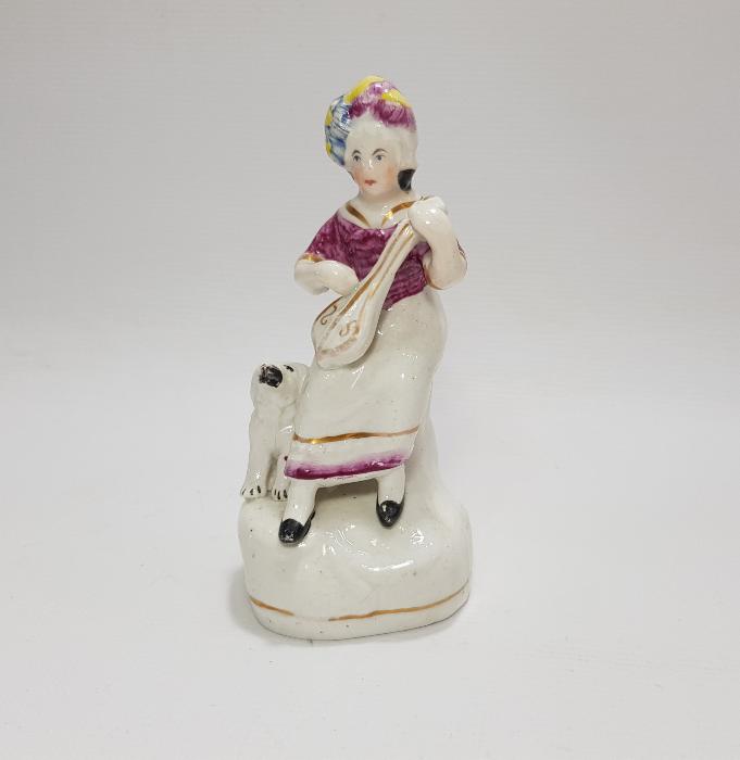 OSMANLI PAZARI İÇİN YAPILMIŞ PORSELEN MÜZİSYEN KADIN BİBLOSU