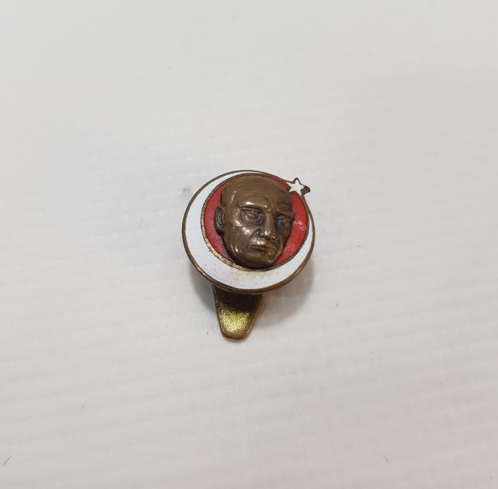 BAYRAK VE ATATÜRK TEMALI MİNELİ NADİR ROZET