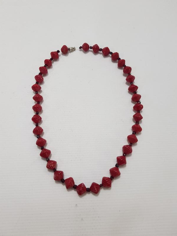 OSMANLI DÖNEMİ KIRMIZI RENKLİ NADİR BEYKOZ CAM GERDANLIK