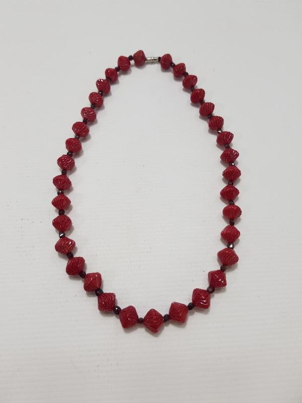 OSMANLI DÖNEMİ KIRMIZI RENKLİ NADİR BEYKOZ CAM GERDANLIK