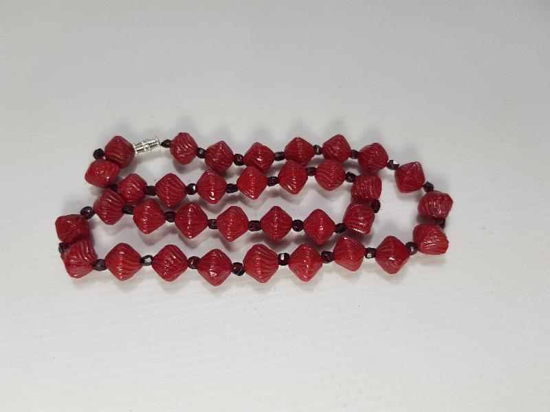 OSMANLI DÖNEMİ KIRMIZI RENKLİ NADİR BEYKOZ CAM GERDANLIK