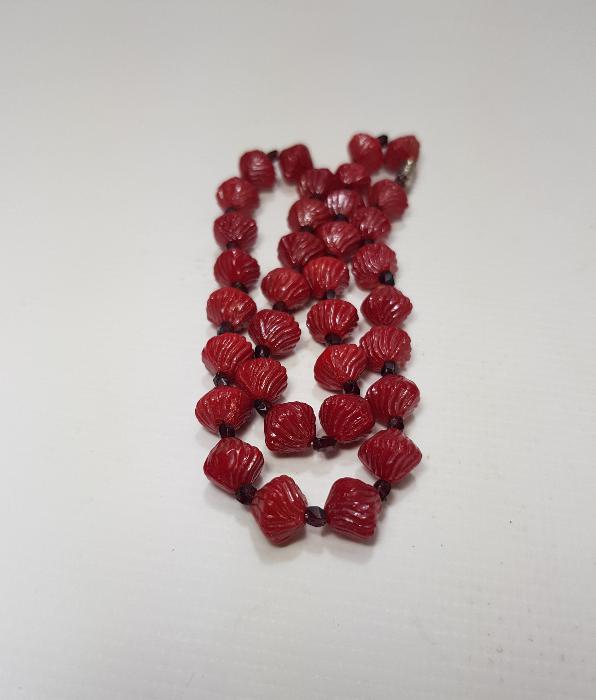 OSMANLI DÖNEMİ KIRMIZI RENKLİ NADİR BEYKOZ CAM GERDANLIK