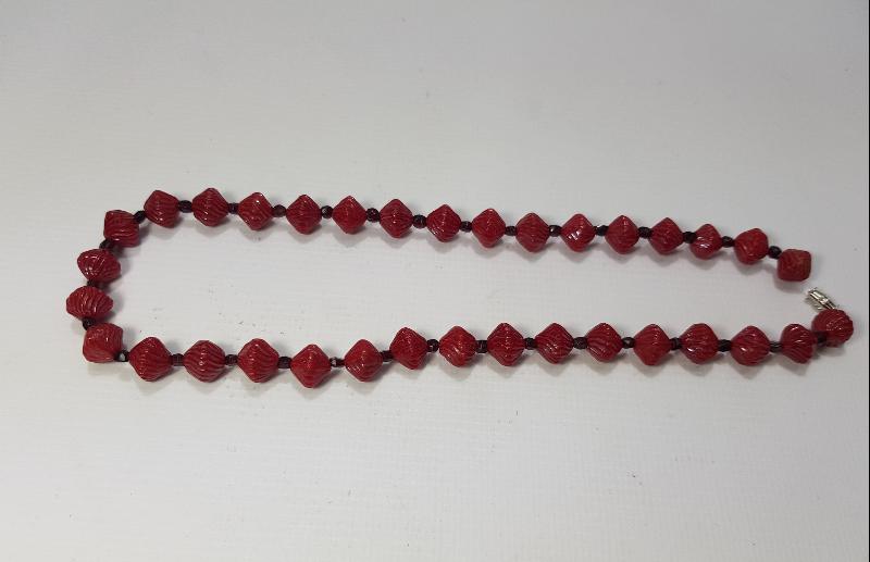 OSMANLI DÖNEMİ KIRMIZI RENKLİ NADİR BEYKOZ CAM GERDANLIK