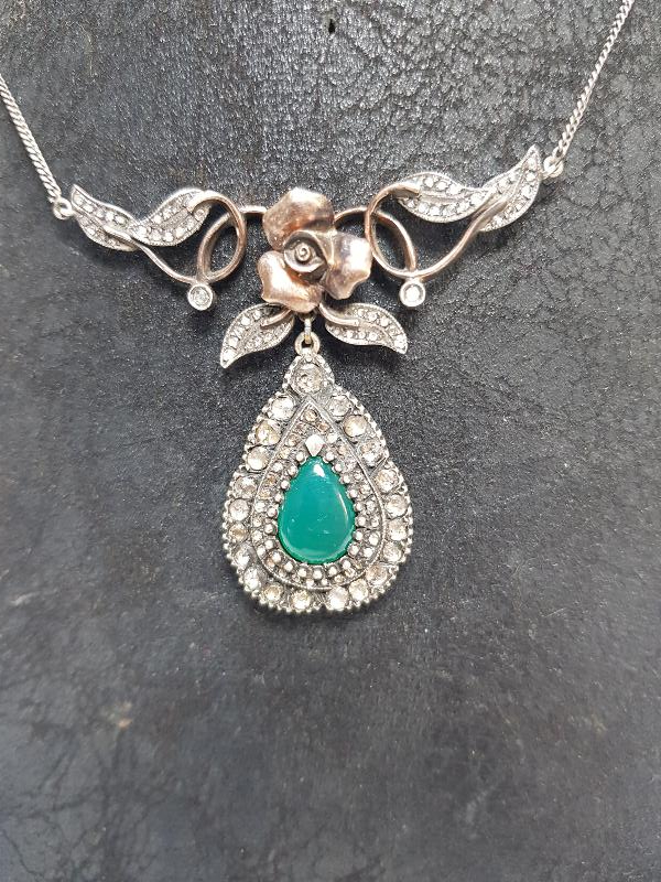 ORTASI ZÜMRÜT TAŞLI ELMAS GERDANLIK 