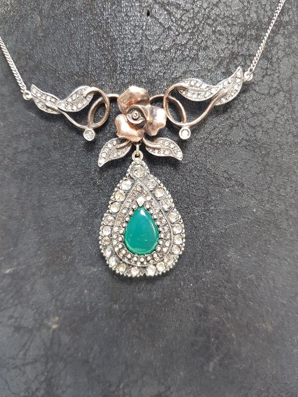 ORTASI ZÜMRÜT TAŞLI ELMAS GERDANLIK 