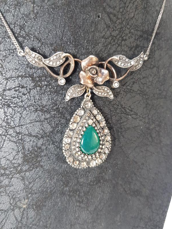 ORTASI ZÜMRÜT TAŞLI ELMAS GERDANLIK 