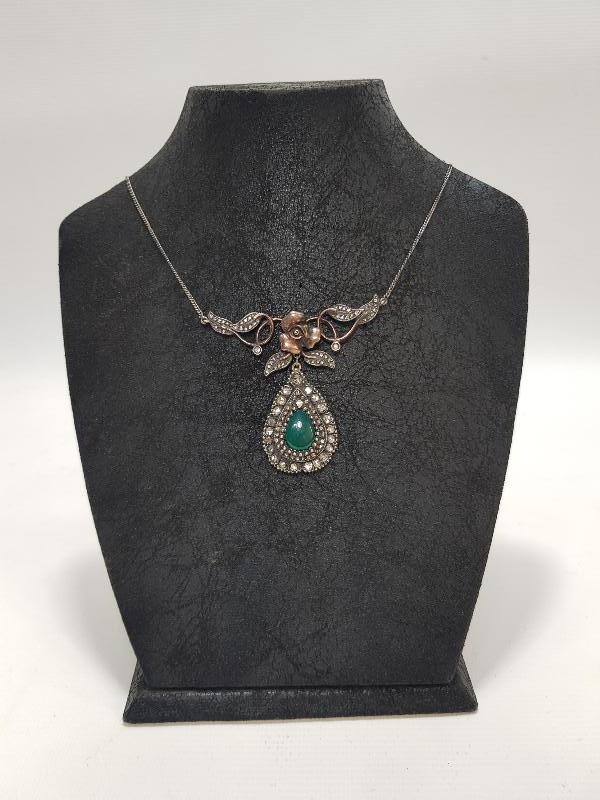 ORTASI ZÜMRÜT TAŞLI ELMAS GERDANLIK 