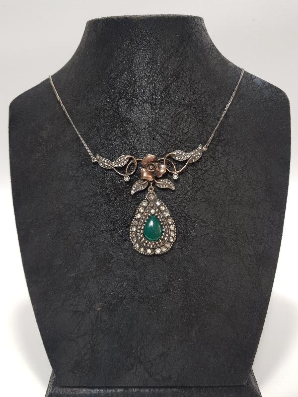 ORTASI ZÜMRÜT TAŞLI ELMAS GERDANLIK 