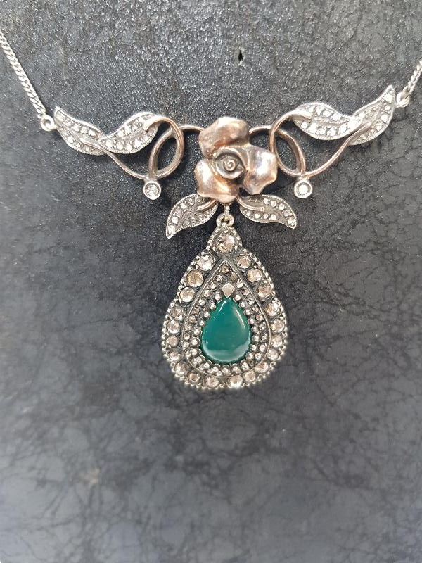 ORTASI ZÜMRÜT TAŞLI ELMAS GERDANLIK 