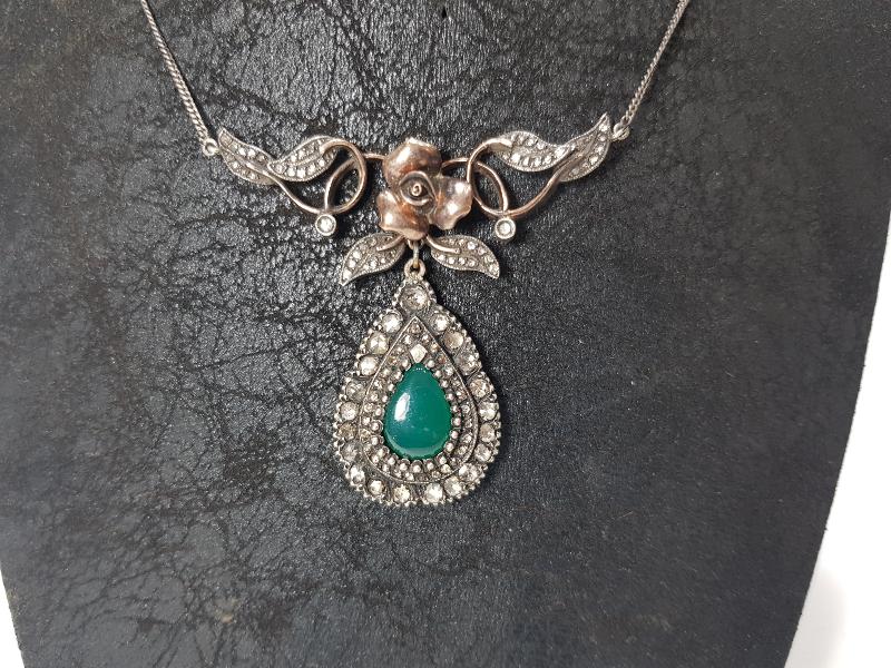 ORTASI ZÜMRÜT TAŞLI ELMAS GERDANLIK 