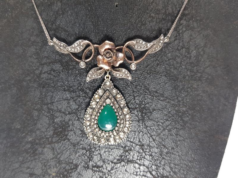 ORTASI ZÜMRÜT TAŞLI ELMAS GERDANLIK 