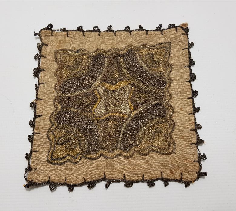 OSMANLI DÖNEMİ SUZENİ İŞÇİLİKLİ BEZ TABAK ALTLIĞI 