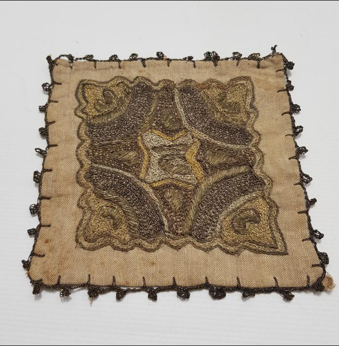 OSMANLI DÖNEMİ SUZENİ İŞÇİLİKLİ BEZ TABAK ALTLIĞI 