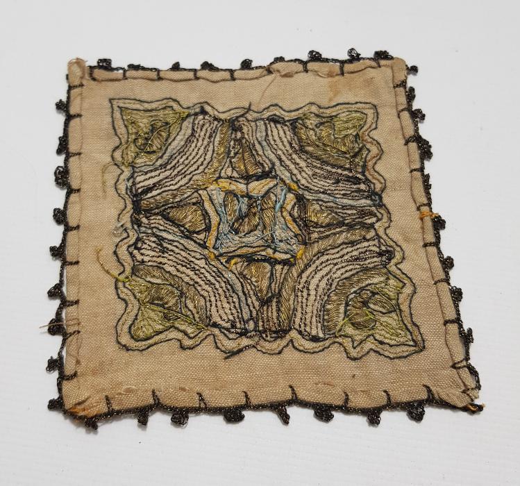 OSMANLI DÖNEMİ SUZENİ İŞÇİLİKLİ BEZ TABAK ALTLIĞI 