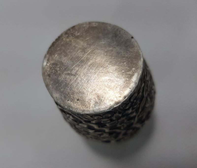 ESKİ İRAN İŞİ ÇİÇEK DESENLERİYLE SÜSLÜ GÜMÜŞ VAZO 