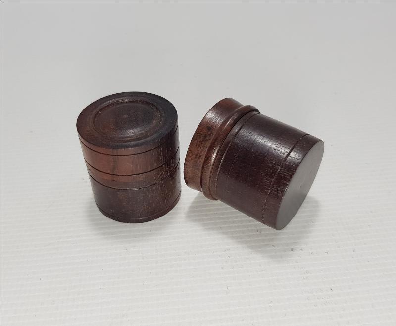 İKİ ADET MİNİ AHŞAP KUTU 