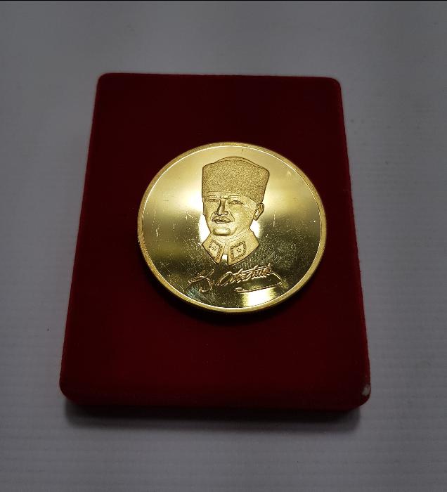 MUSTAFA KEMAL ATATÜRK VE 10 KASIM TEMALI ALTIN KAPLAMA MADALYON
