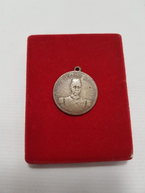 SULTAN MEHMET REŞAT RESİMLİ MEŞRUTİYET MADALYASI 
