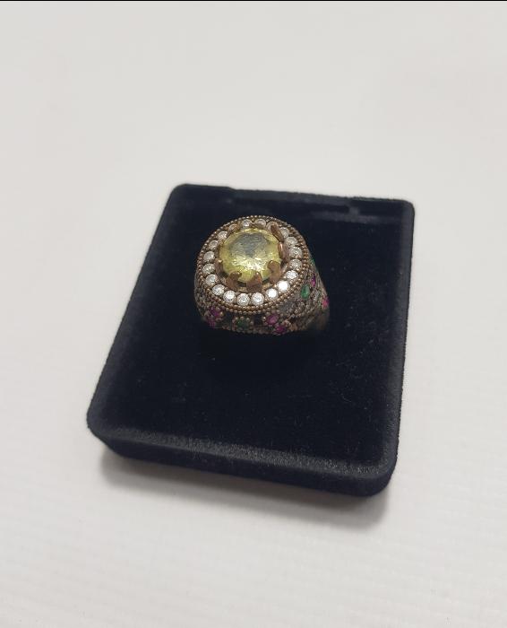 ÜZERİ TAŞLARLA SÜSLÜ GÜMÜŞ HÜRREM YÜZÜĞÜ