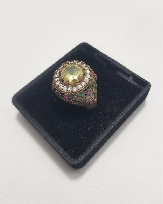 ÜZERİ TAŞLARLA SÜSLÜ GÜMÜŞ HÜRREM YÜZÜĞÜ