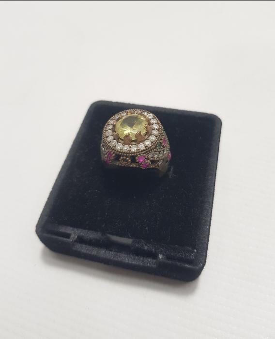 ÜZERİ TAŞLARLA SÜSLÜ GÜMÜŞ HÜRREM YÜZÜĞÜ