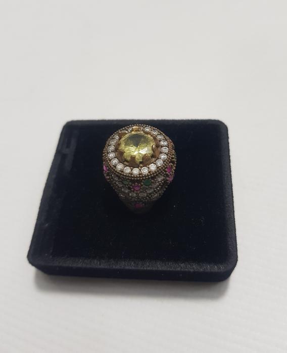 ÜZERİ TAŞLARLA SÜSLÜ GÜMÜŞ HÜRREM YÜZÜĞÜ