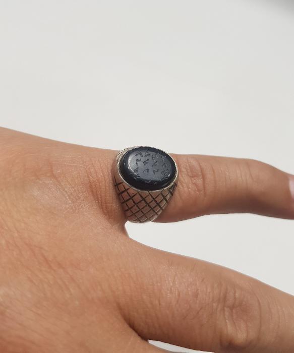 ÜZERİ VEFKLERLE SÜSLÜ OLT TAŞLI GÜMÜŞ YÜZÜK