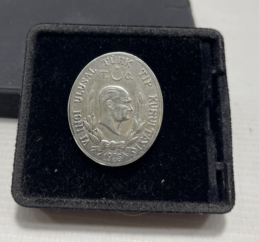 6. TIP KURULTAYI HATIRASI DARPHANE BASKISI GÜMÜŞ ROZET