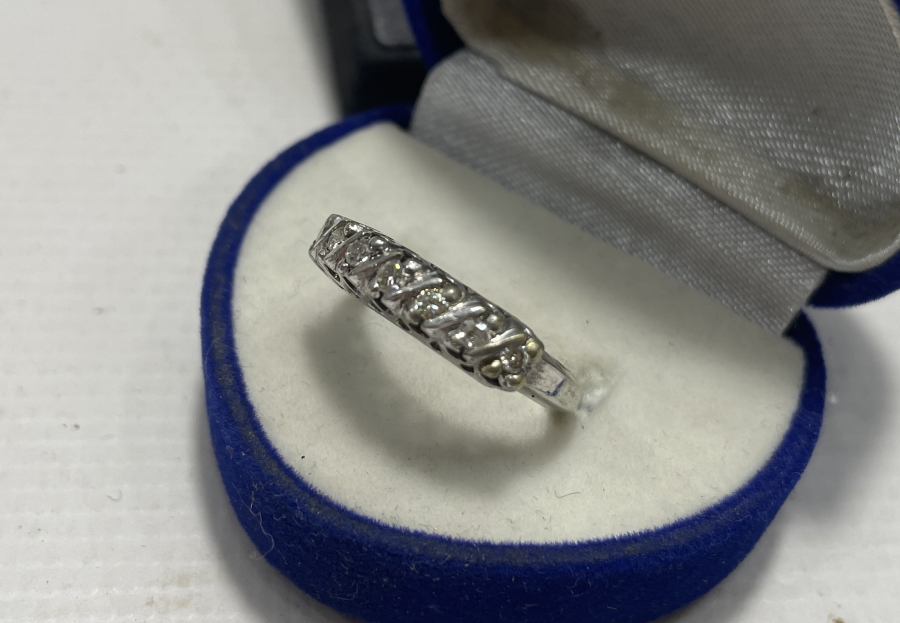 7 TAŞ PIRLANTA ANTİKA YÜZÜK