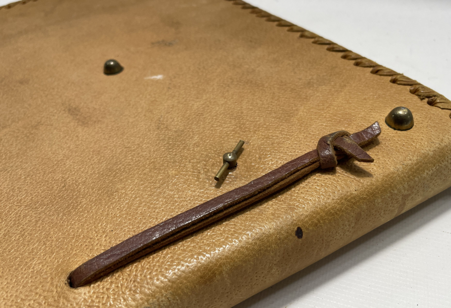 DEVE DERİSİNDEN YAPILMIŞ LATERNALI BÜYÜK BOY FOTOĞRAF ALBÜMÜ