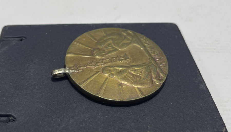 KURTARDIĞIN TÜRK KADINI SANA BAĞLILIĞINI SUNAR YAZILI 10 KASIM 1938 TARİHLİ MADALYON