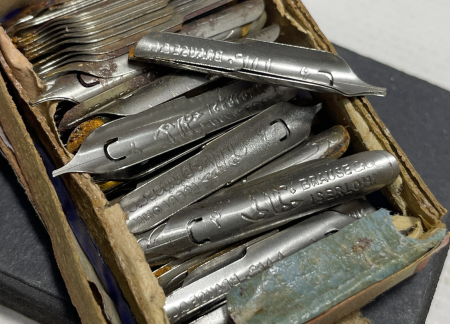 ORJİNAL KUTUSUNDA OSMANLI DÖNEMİ OSMANLICA YAZILI DİVİT UÇLARI