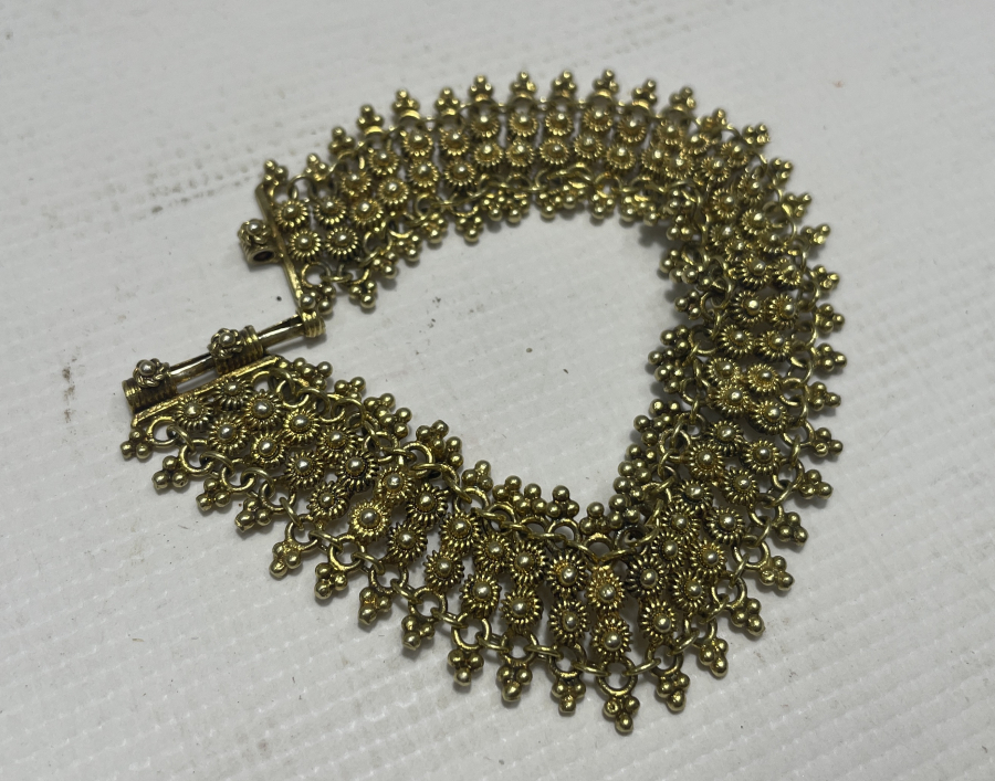 ÖZEL YAPIM GÜVERSE İŞÇİLİKLİ ALTIN KAPLAMA GÜMÜŞ BİLEKLİK