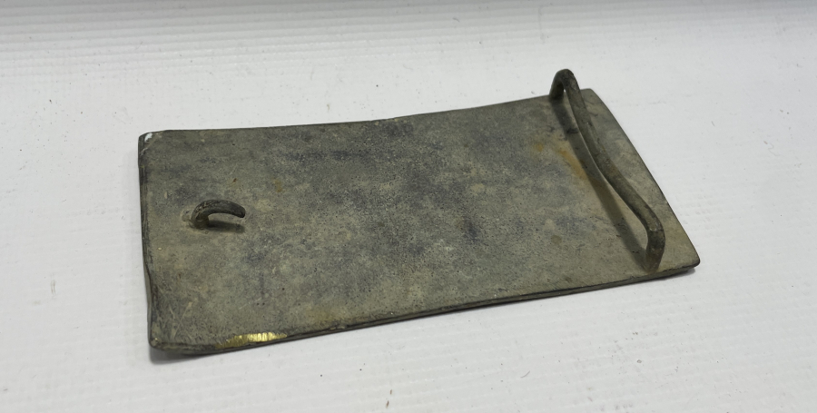 ÜZERİNDE SULTAN AHMET VE DİKİLİ TAŞ GÖRSELİ BULUNAN OSMANLI DÖNEMİ BÜYÜK BOY NADİR KEMER TOKASI