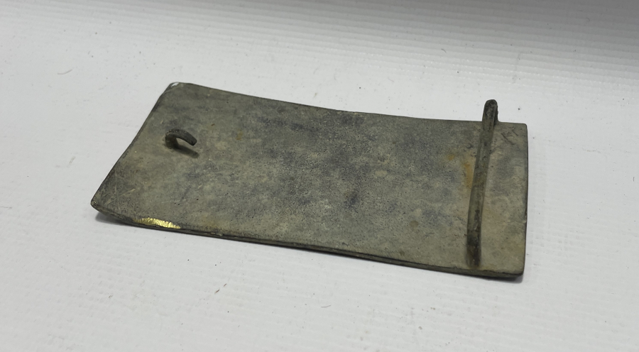 ÜZERİNDE SULTAN AHMET VE DİKİLİ TAŞ GÖRSELİ BULUNAN OSMANLI DÖNEMİ BÜYÜK BOY NADİR KEMER TOKASI